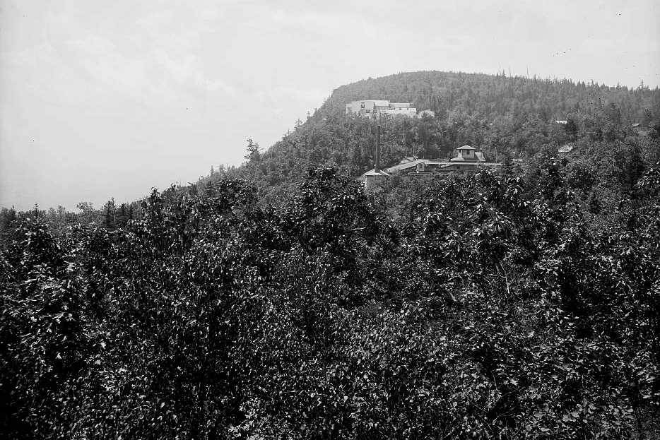 Catskill Mountain House and Summit Station of Otis Elevating Railway, Catskill Mountains, N.Y. Detroit Publishing Co., between 1900 and 1906. LOC: 2016794707.