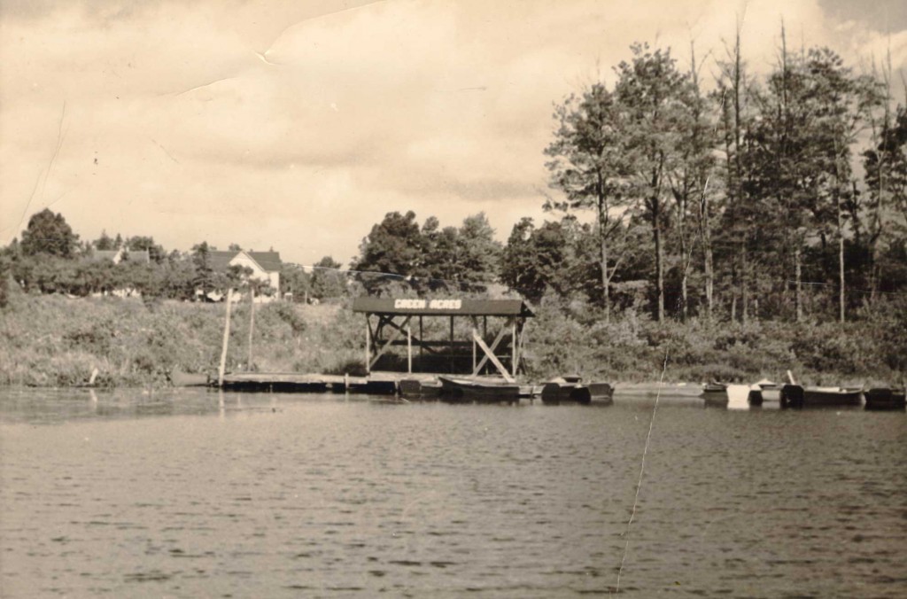 1930s Green Acres Dock. Green Acres (former Lake House) in the background on the left Photo courtesy of Diane Pankow.