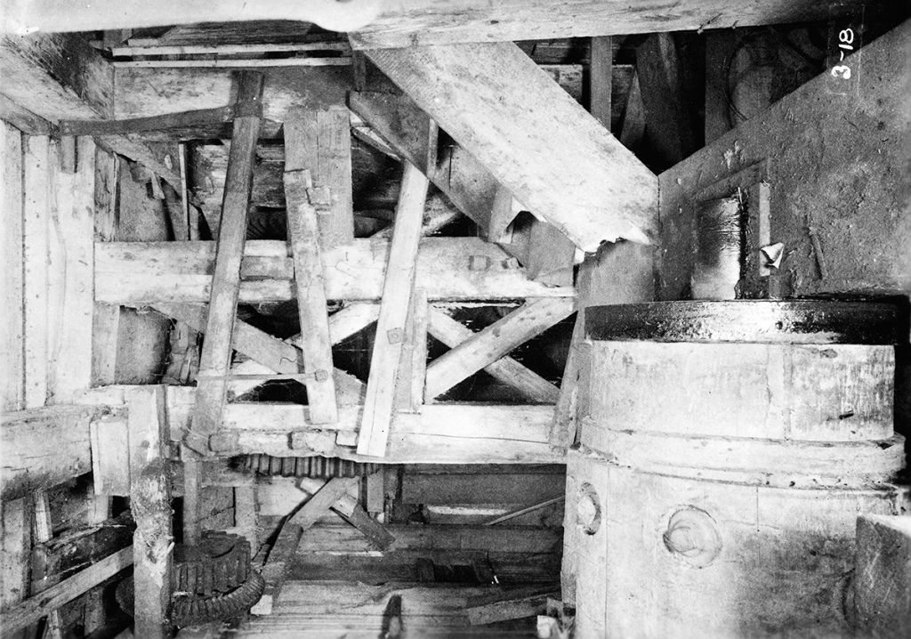 Gears in the Old Town Grist Mill.  Historic American Buildings Survey, after 1933. Library of Congress: 304777.
