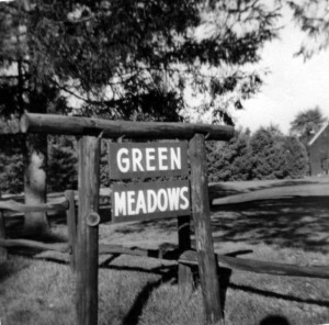 Sign to Green Meadows (Green Acres/Lake House) on Lake Highland.