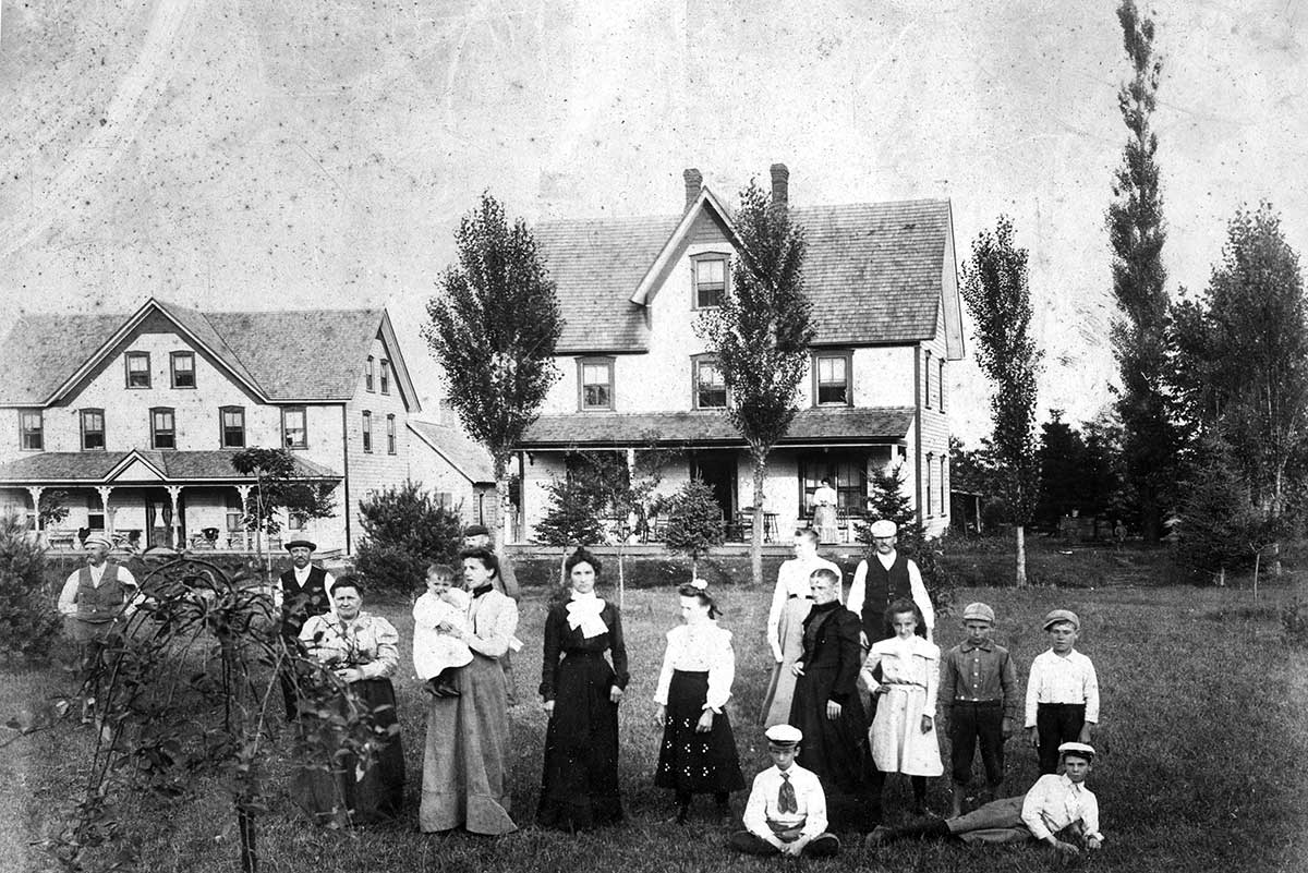 Lake-House-boarders-1900