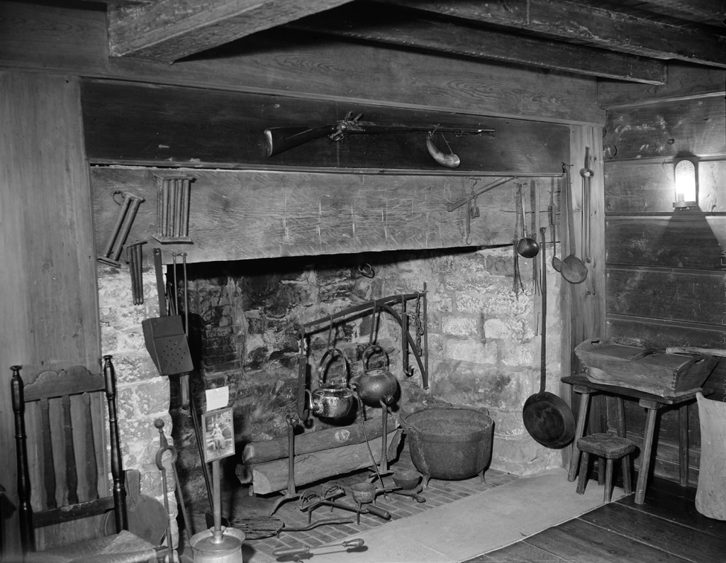Interior room fireplace: Stanley-Whitman House, 1720 to 1772. Historic American Buildings Survey, compiled after 1933. Library of Congress Prints and Photographs Division: ct0329; HABS CT-356-4.